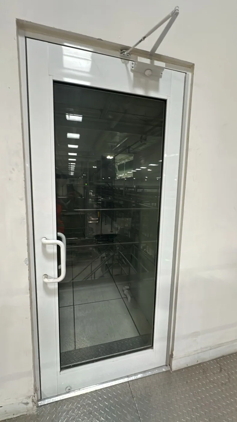 Puertas de aluminio y cristal 02 de ARCALAGUNA