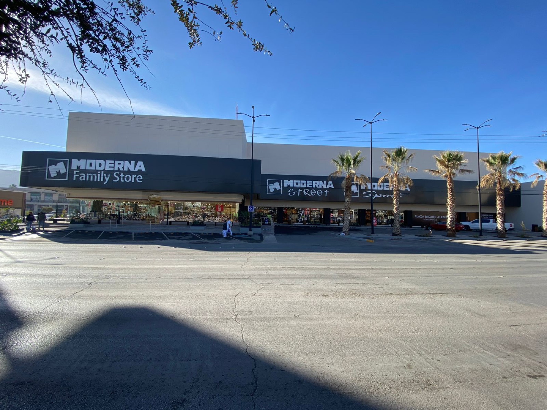 Moderna Family Store